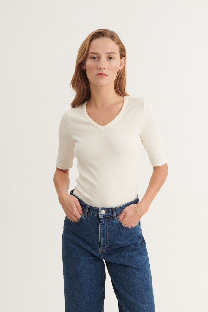 Basic Apparel Ludmilla V-Neck T-shirts 330 Whisper White